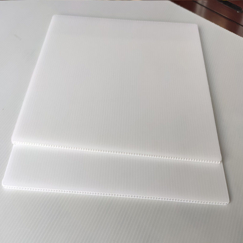 ROHS 6mm reciclou folhas plásticas onduladas folhas de Coroplast 4 x 8