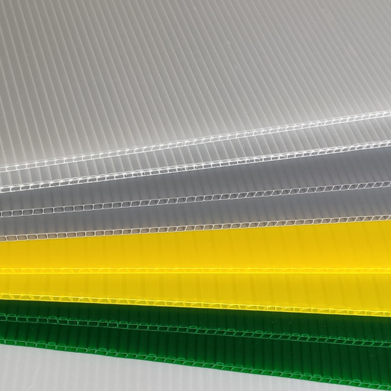 Folhas de plástico ondulado de parede dupla de 4 pés x 8 pés resistentes à UV para embalagens ecológicas